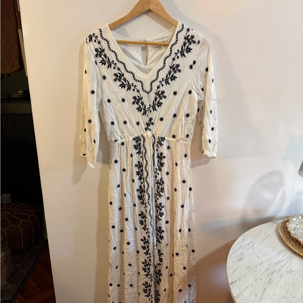 Chic White and Navy Embroidered Long Sleeve Dress - Picture 2 of 5